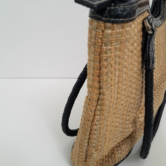 🌸$8 Straw/Crochet Tan and Black Handbag - Picture 7 of 14